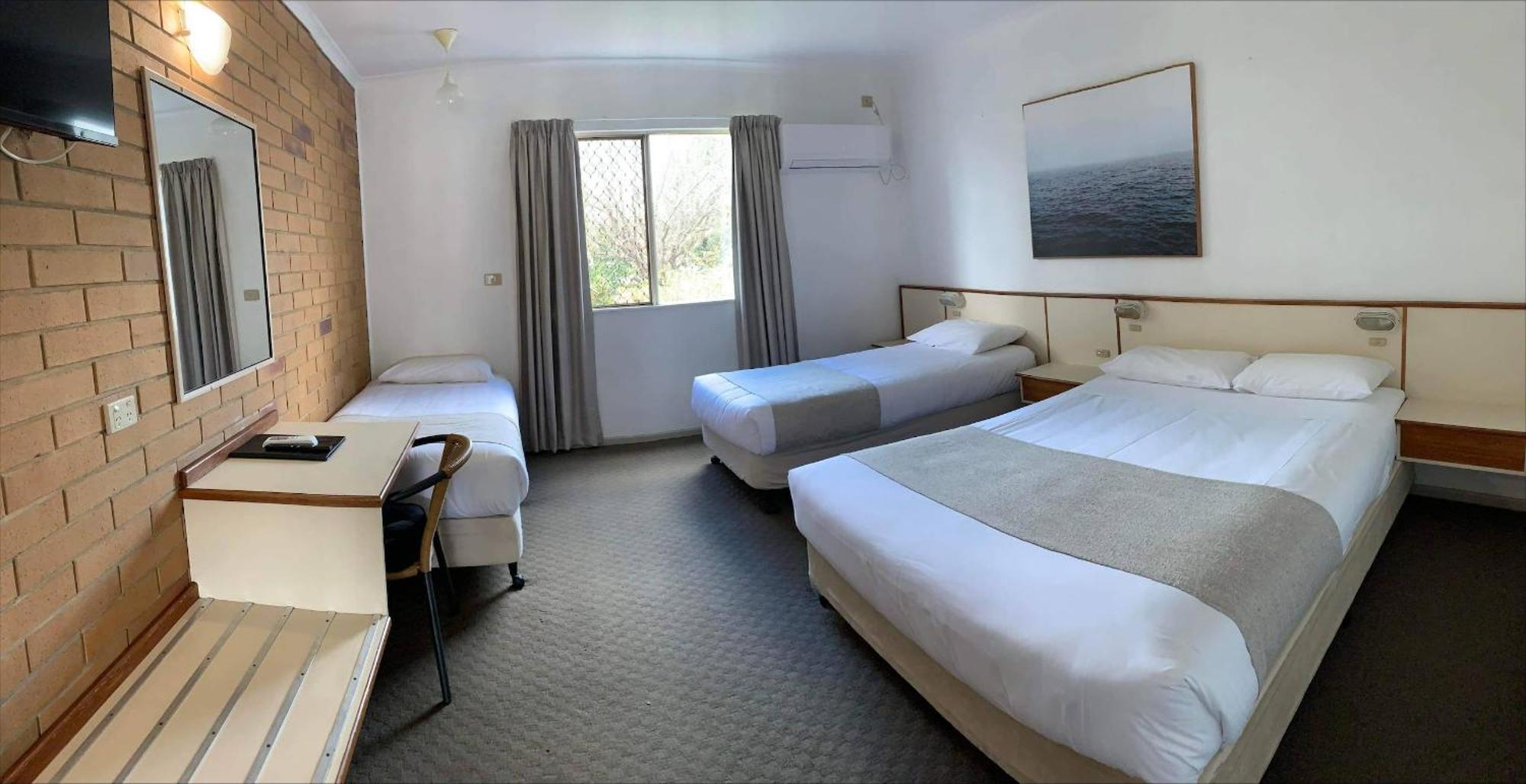 Wild Scotsman Motor Inn Gin Gin Qld Dış mekan fotoğraf