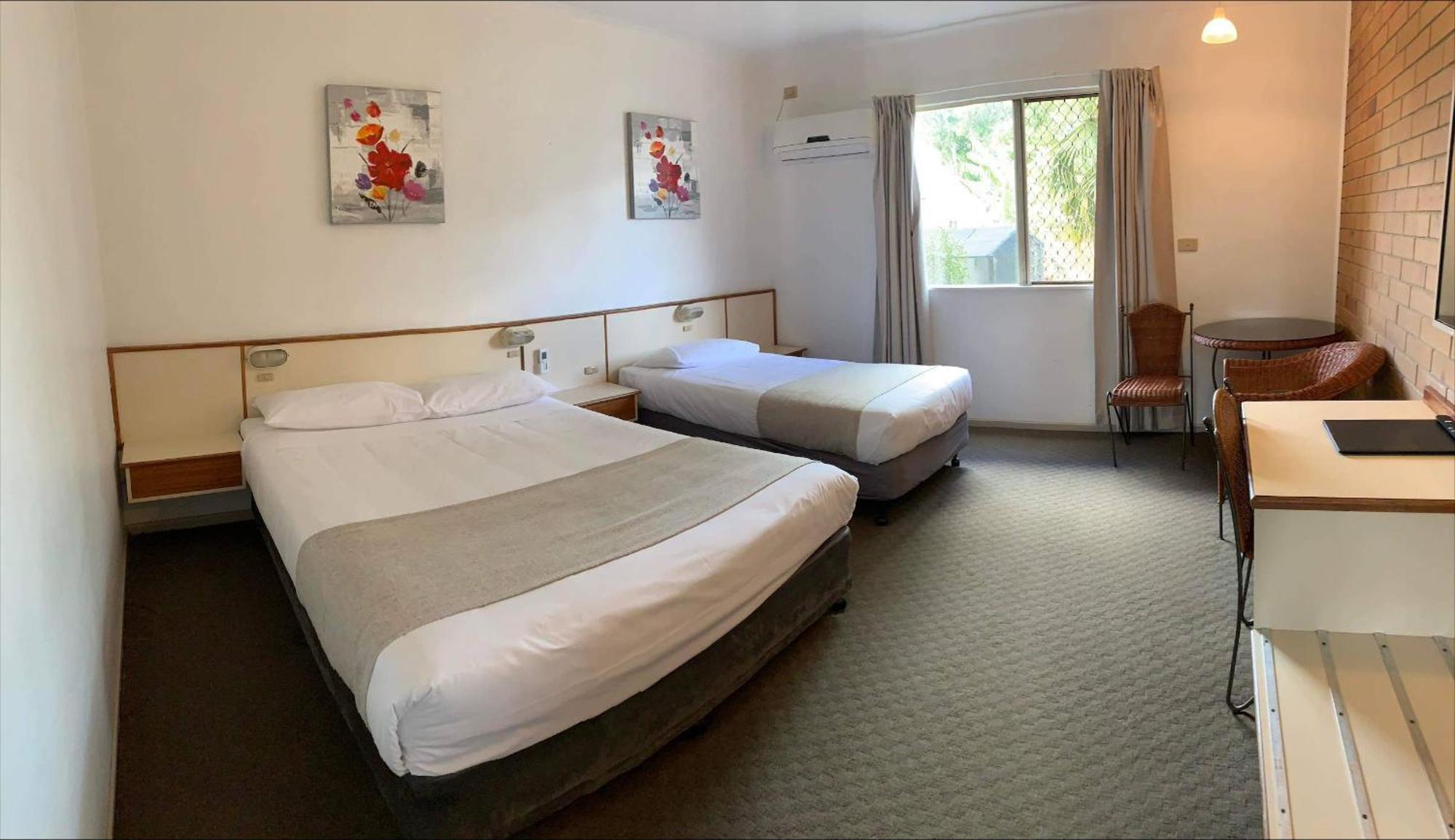 Wild Scotsman Motor Inn Gin Gin Qld Dış mekan fotoğraf