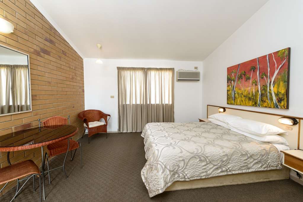 Wild Scotsman Motor Inn Gin Gin Qld Oda fotoğraf
