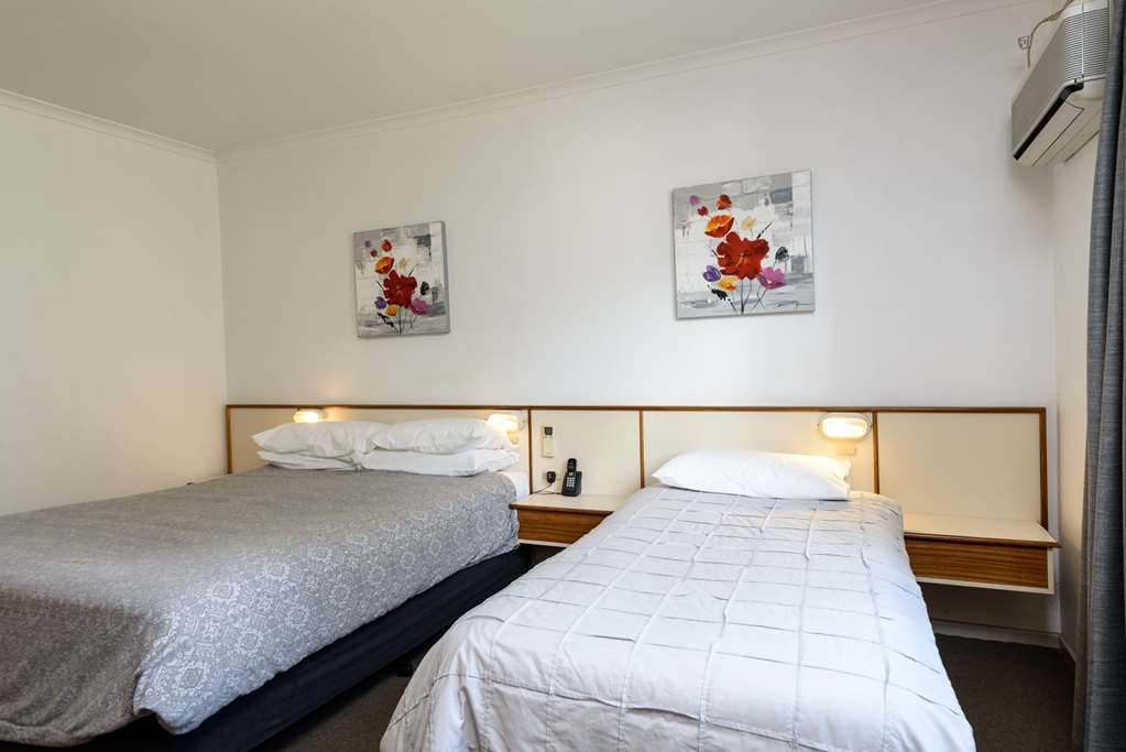 Wild Scotsman Motor Inn Gin Gin Qld Oda fotoğraf