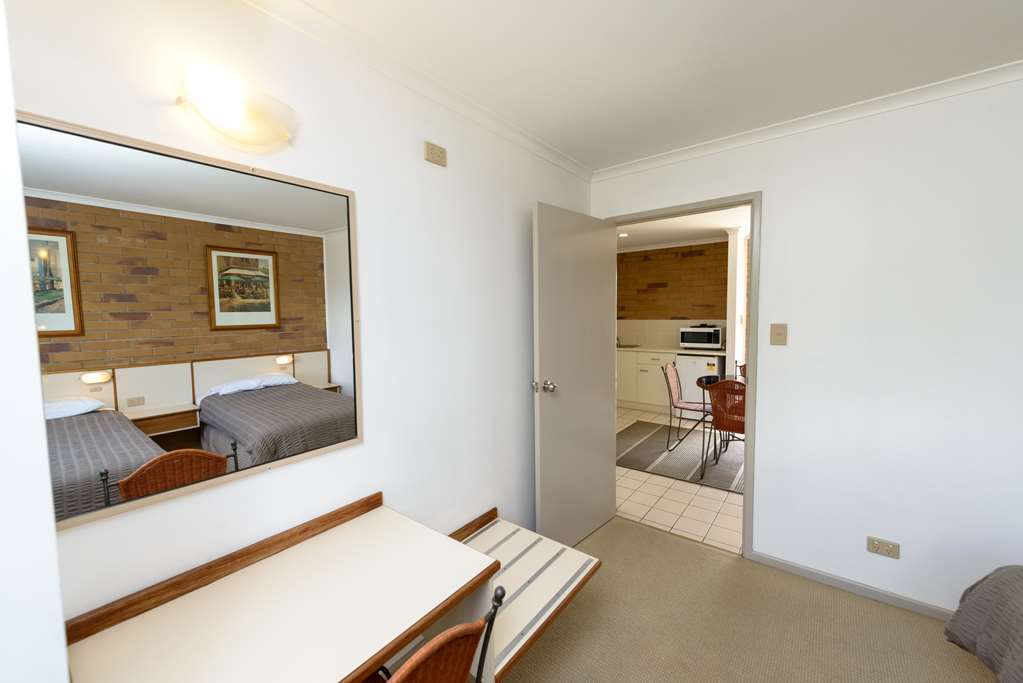 Wild Scotsman Motor Inn Gin Gin Qld Oda fotoğraf