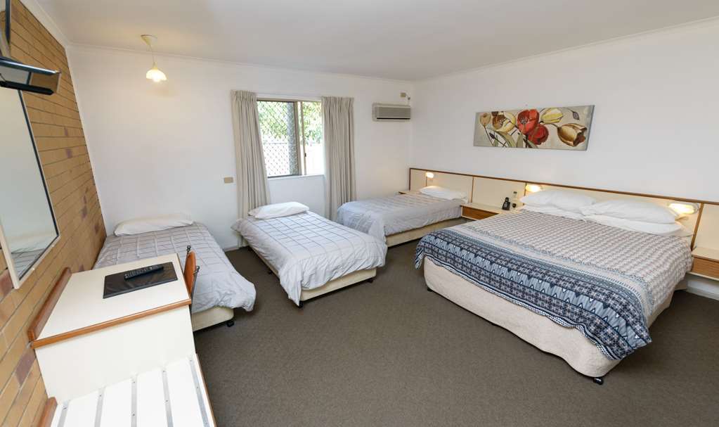 Wild Scotsman Motor Inn Gin Gin Qld Oda fotoğraf