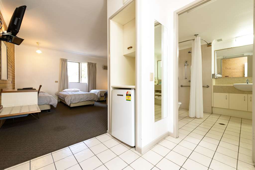 Wild Scotsman Motor Inn Gin Gin Qld Oda fotoğraf